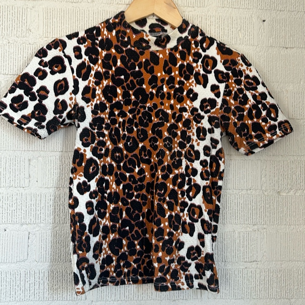TOPSHOP Animal printed top . Size US 4
